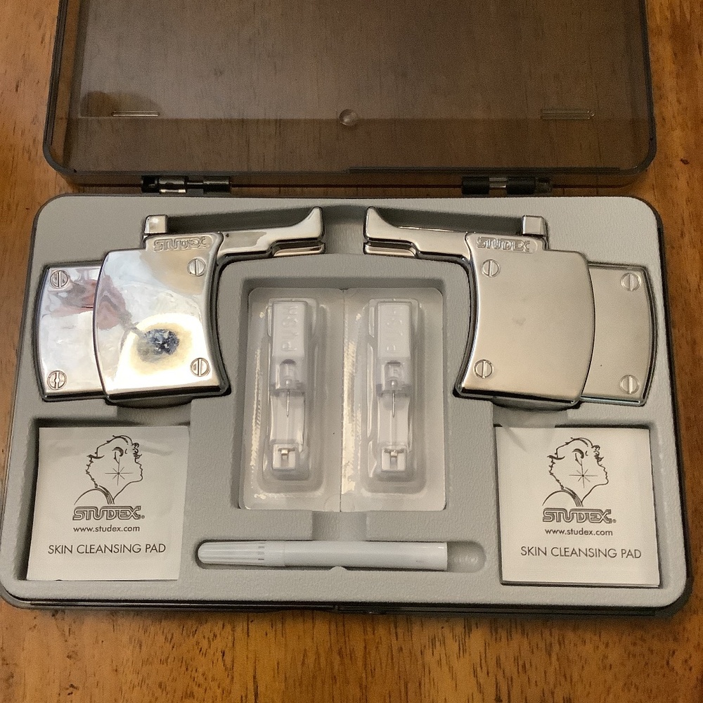 Ear piercing Kit